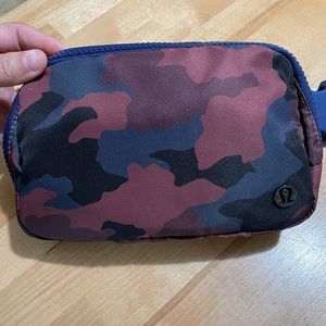 OG Lululemon Everywhere Belt Bag Heritage 365 Camo Smoky Red Night Sea Multi